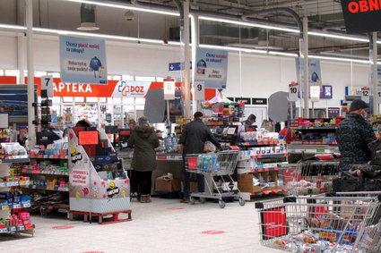 Kaufland otworzył się w niedziele, więc pracownicy chcą dodatków za pracę w "placówkach pocztowych"