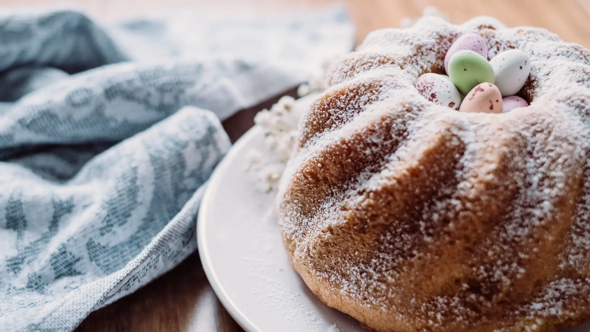 Niesamowicie wilgotna babka cytrynowa na kisielu. Prosty przepis na wielkanocny hit