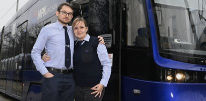 Miłość, miłość przed tramwajem! Oni zakochali się na zajezdni