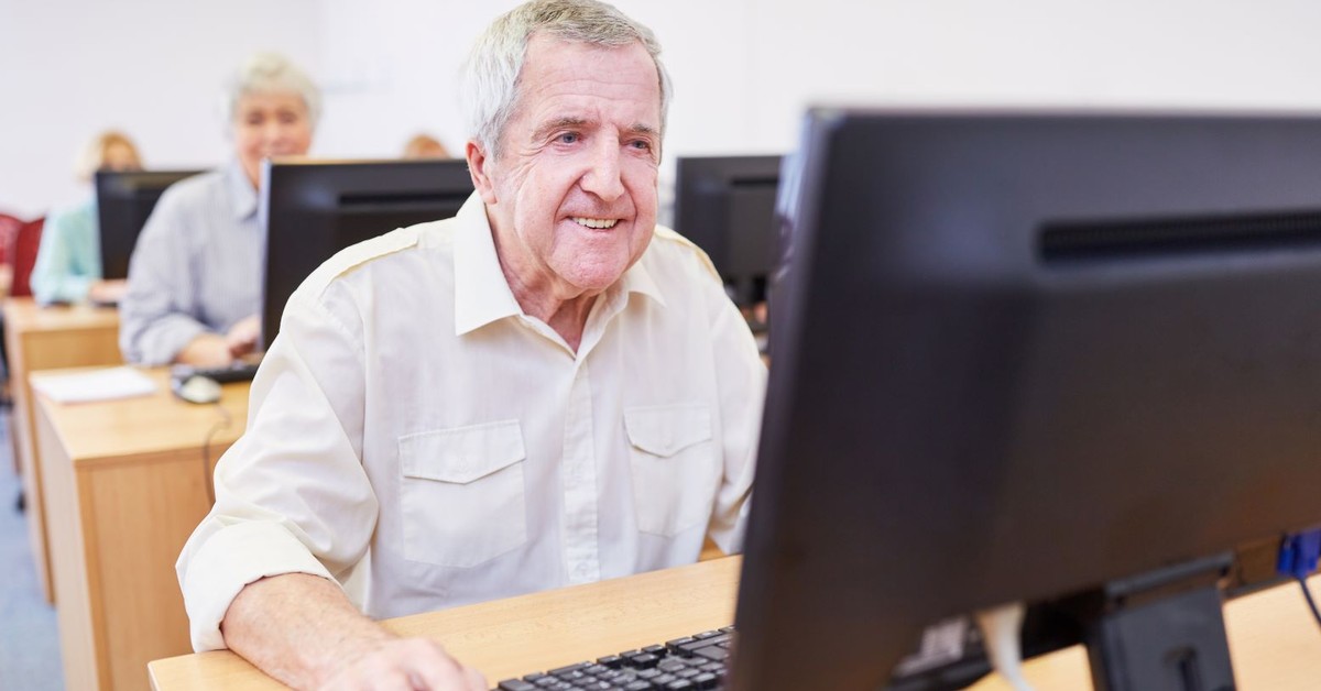 Emeryci szturmują rynek pracy. Rekordowe zarobki przyciągają seniorów w 2026 roku