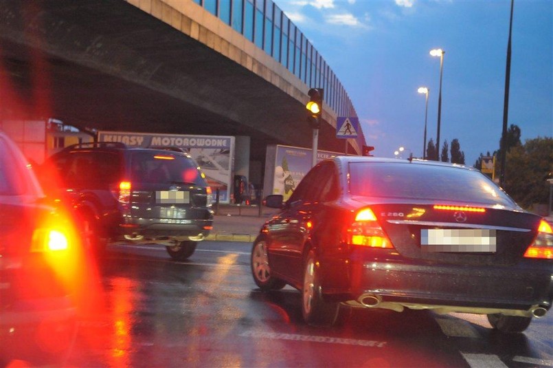 Mercedes z Pawlakiem na pokładzie