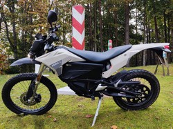 Elektryczna rewolucja na dwóch kołach. Oto najlepsze motocykle na baterię
