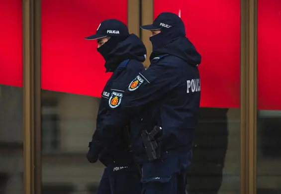 Sylwester. Czy policjanci policzą, ile osób znajduje się w mieszkaniu?