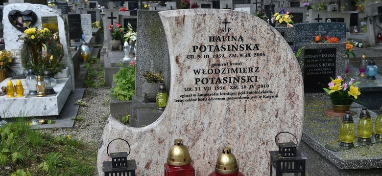 "Fakt": Szczątki czterech innych ciał w trumnie kolejnego generała. Merta: Polski rząd zachowywał się tak, jakby był sojusznikiem strony rosyjskiej
