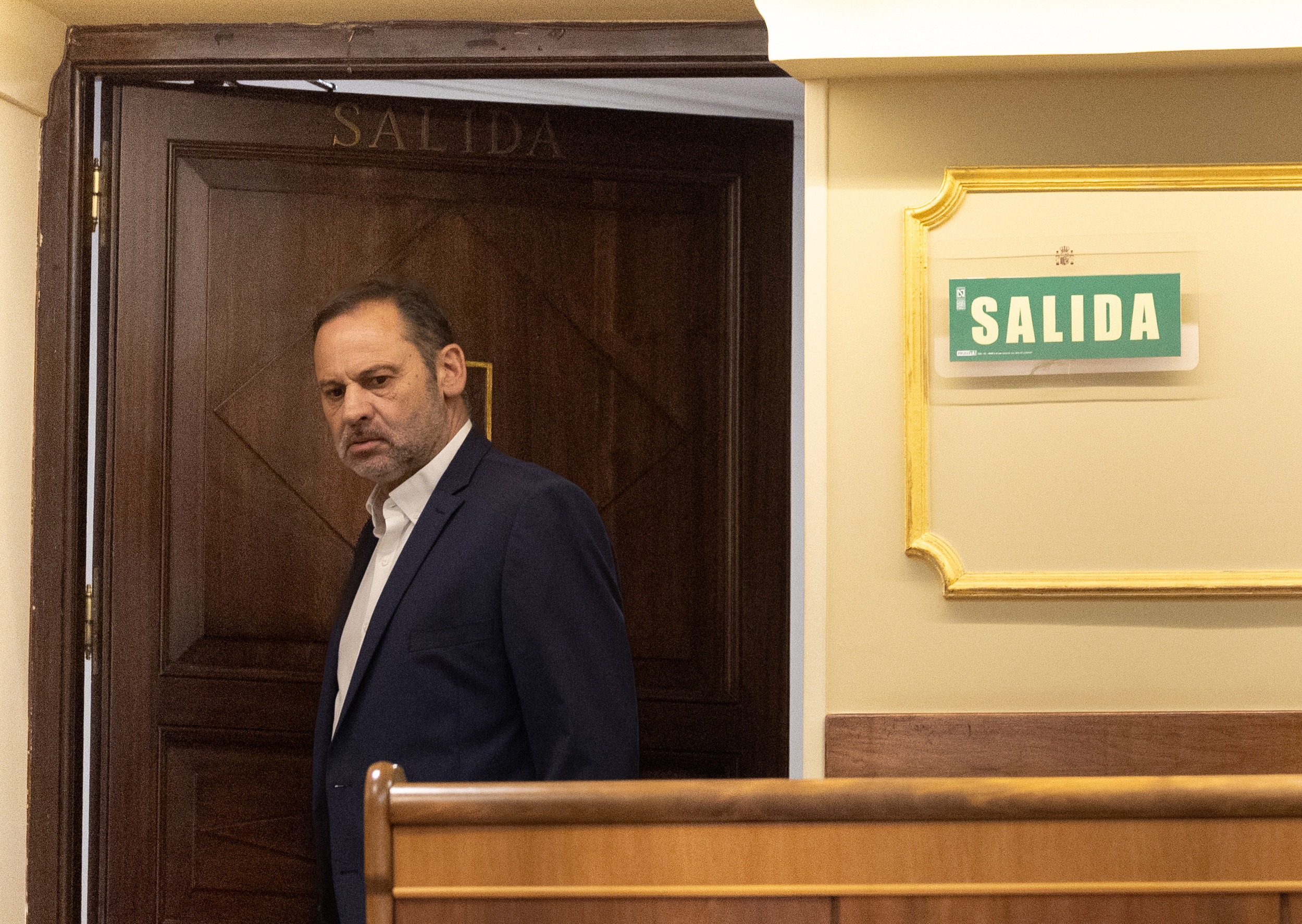 Piden hasta 30 años y cárcel sin fianza para el exministro Ábalos