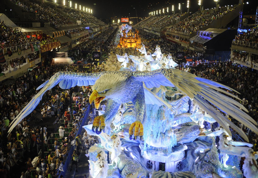 Rio de Janeiro parada na Sambodromie - dekoracje mogą mieć 8 m wys.