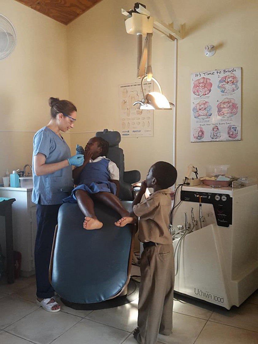 Dentystki z Poznania leczyły zęby Jamajczykom