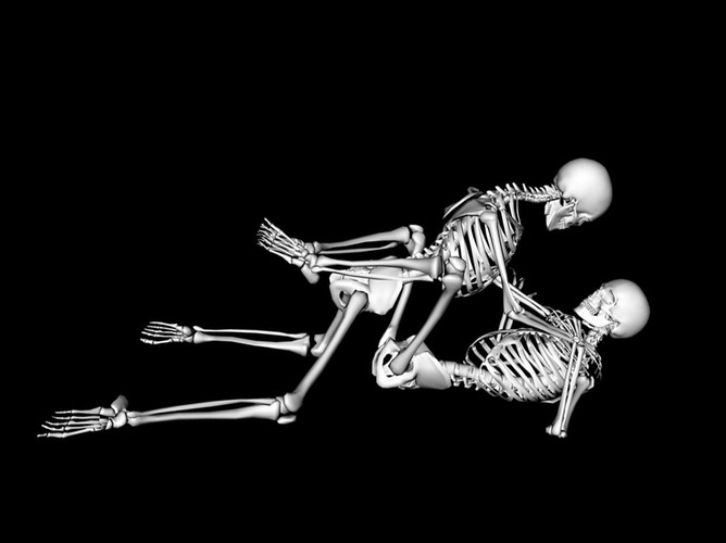 Pozycja seksualna Tygryski. Kobieta leży na plecach z ugiętymi nogami w kolanach i lekko rozsuniętymi udami. Natomiast mężczyzna znajduje się w pozycji klęczącej. Mężczyzna przejmuje w tej pozycji inicjatywę ze względu na ograniczone ruchy kobiety. Dobra stymulacja punku G.