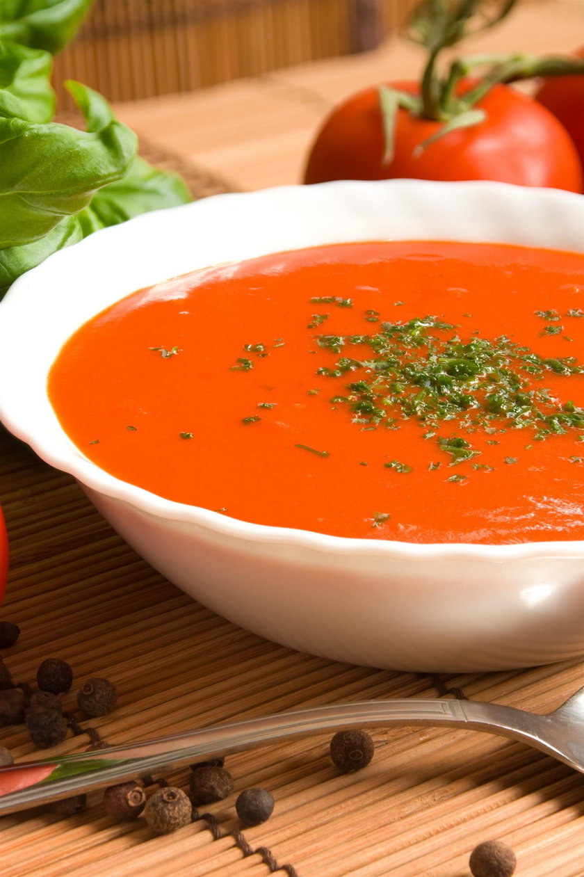 Zupa z cebuli i dojrzalych pomidorów