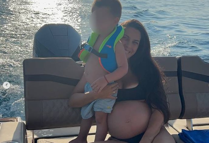 Trudna Milica Mandić sa porodicom na odmoru