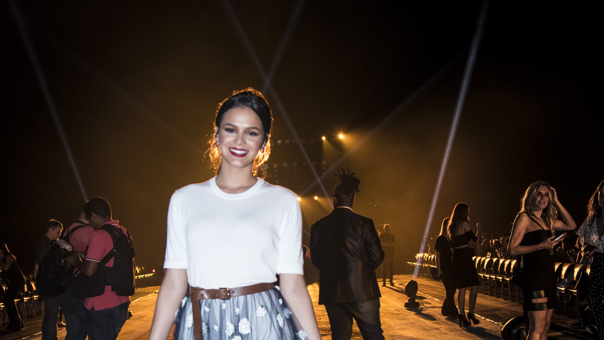 Bruna Marquezine wzięła udział w bardzo odważnej sesji zdjęciowej. Efektami pochwaliła się na swoim profilu na Instagramie.