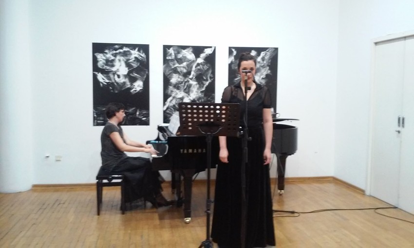 Jelena Đajić Levajac za klavirom i Ana Petrović - sopran