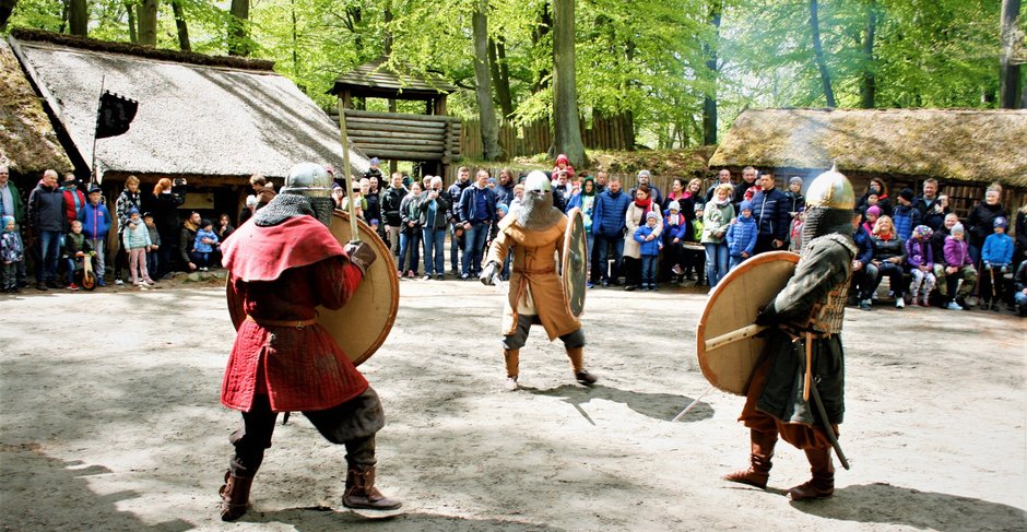 Skansen Archeologiczny znany jest w Polsce i za granicą