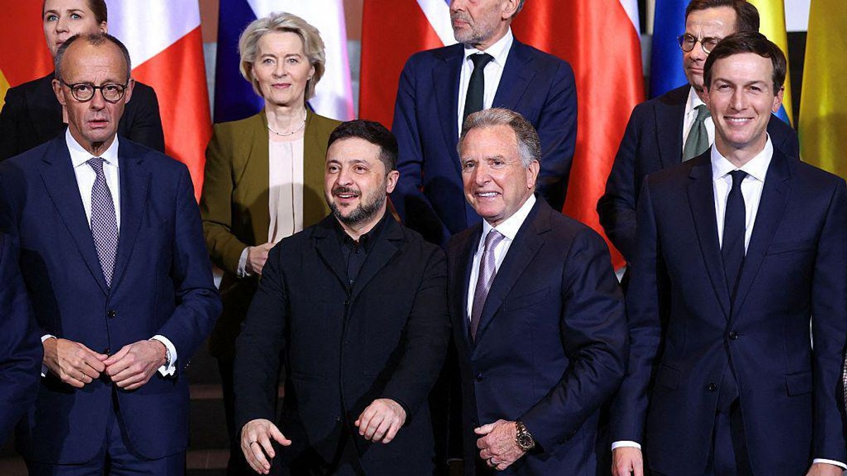 Ukrajinski predsednik Vladimir Zelenski sa evropskim liderima i delegacijom SAD | Foto: Lisi Niesner / POOL / AFP/ Getty Images