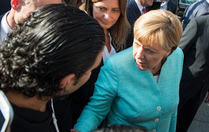 Kanclerz Niemiec Angela Merkel naciska na wprowadzenie kwot podziału uchodźców w Europie. Po spotkaniu w Berlinie z premierem Szwecji Merkel mówiła, że wspólna europejska polityka azylowa nie może istnieć tylko na papierze.