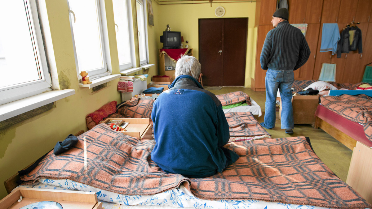 Informatory, plakaty i ulotki z wykazem schronisk i noclegowni oraz jadłodajni, z których zimą mogą skorzystać bezdomni, są rozprowadzane w województwie kujawsko-pomorskim.
