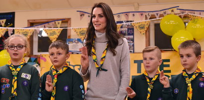 Księżna Kate w trzeciej ciąży?! Jej fani dostrzegli „te” gesty