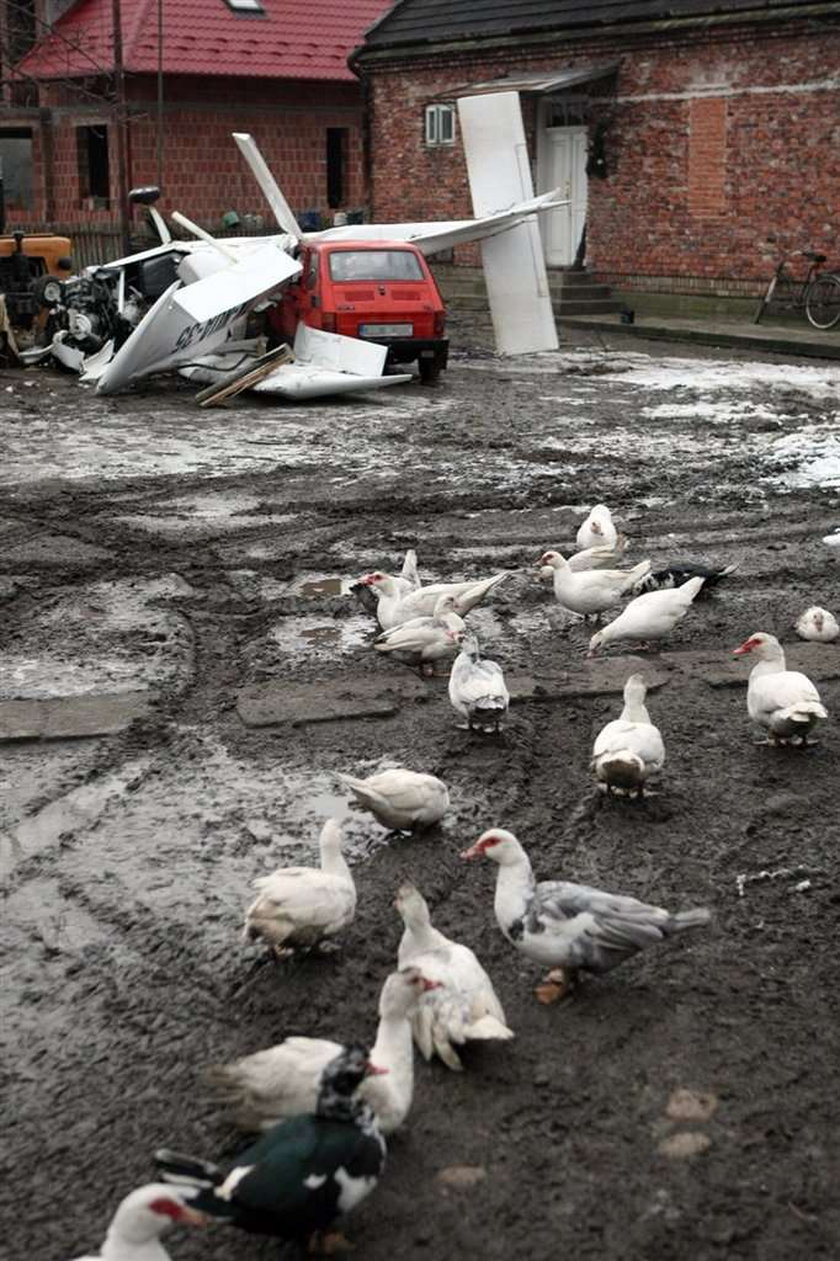 Samolot spadł na malucha