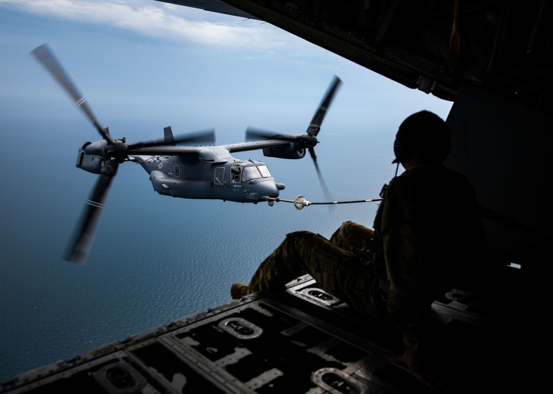 CV-22 Osprey podczas tankowania w powietrzu