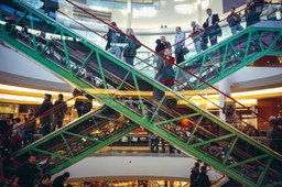 Czeka nas korekta, a nie odmrożenie. Na co mogą liczyć centra handlowe i hotele