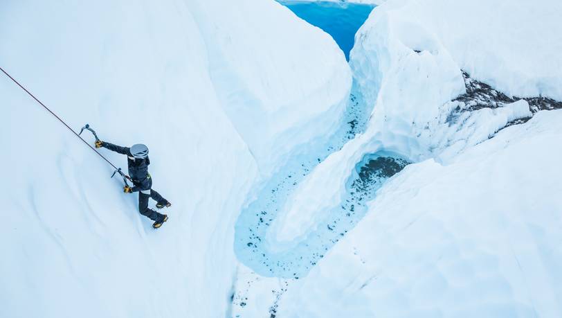 Beliebte Eispickel für Bergsteigen und Hochtouren im Vergleich
