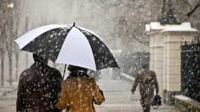 IMGW bije na alarm. Śnieg, lód i ulewy uderzą w Polskę. Gdzie spadnie deszcz i śnieg?