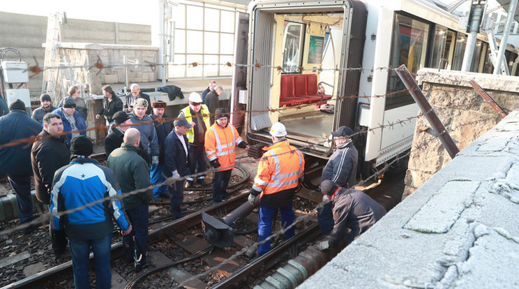 A két metró a Pillangó utcánál rohant egymásba / Fotó: Isza Ferenc