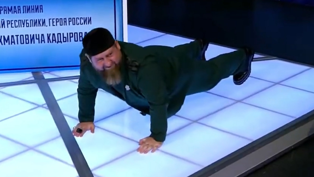 Popisy Ramzana Kadyrowa. Zrobił 35 "pompek" w programie na żywo [WIDEO]