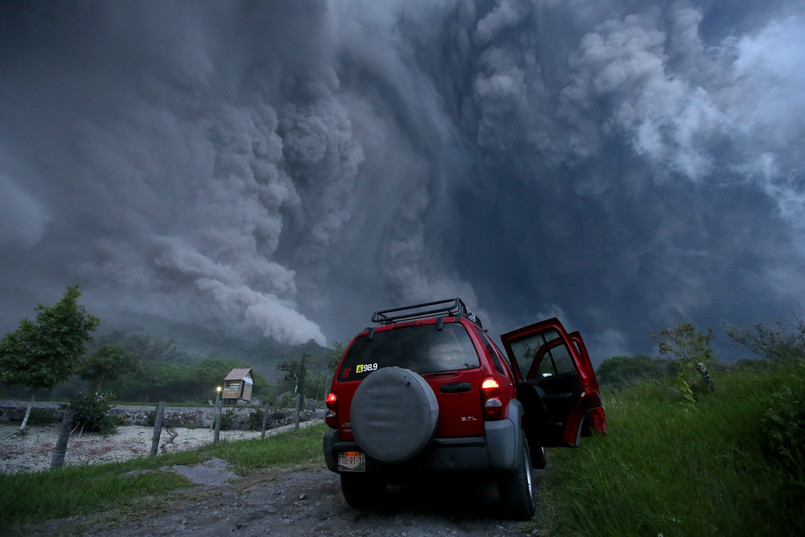 Wulkan Colima w czasie erupcji w 2005 roku wyrzucił pył na wysokość dwóch mil.