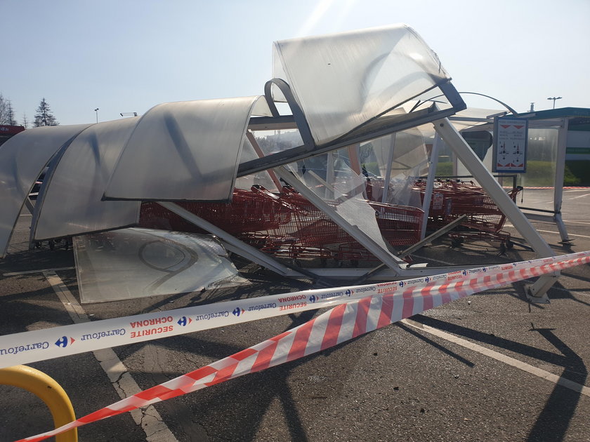 Chciała sobie przypomnieć, jak się prowadzi auto, a... zdemolowała parking