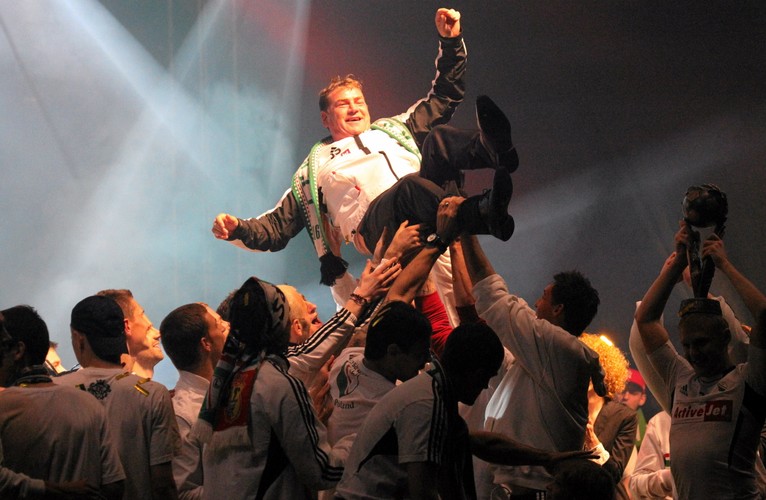 Tak legioniści fetowali mistrzostwo na ulicach Warszawy