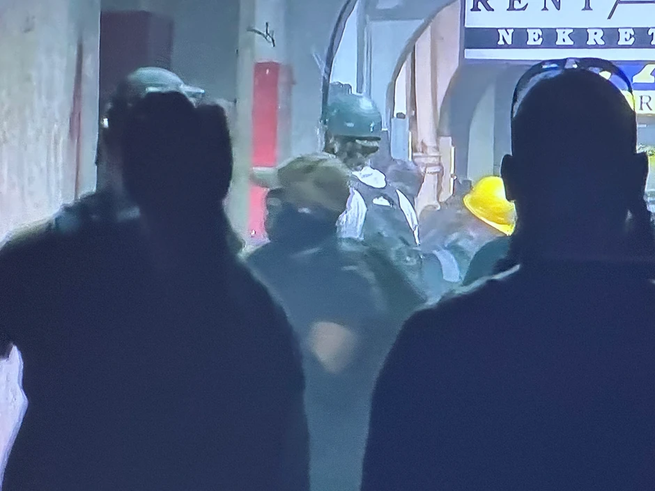 Demoliranje prostorija SNS u Novom Sadu