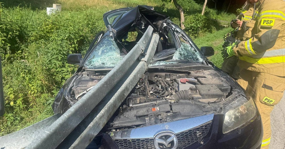Mazda w Chorzeszowie: cudowne przeżycie po przelaniu bariery