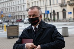 Burza po słowach Sellina o szczepieniach dla seniorów. Rozenek: Kłamca