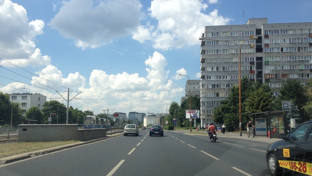 Gmina Wrocław szuka firmy, która wyznaczy ścieżkę rowerową na ulicy Legnickiej. Wcześniej inwestycji nie udało się zrealizować, bo oferty, jakie wpływały do miasta były odrzucane ze względu na zbyt wysokie ceny.