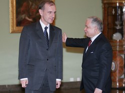 Prezydent i szef MON zakopią topór wojenny?