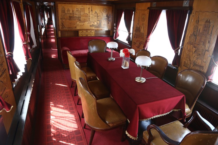 W eksploatacji salonka pozostawała do końca lat 70.  Poza Bolesławem Bierutem, podróżowali w niej także Władysław Gomułka i Piotr Jaroszewicz. <br><br>fot.  (mr) PAP/Tomasz Gzell