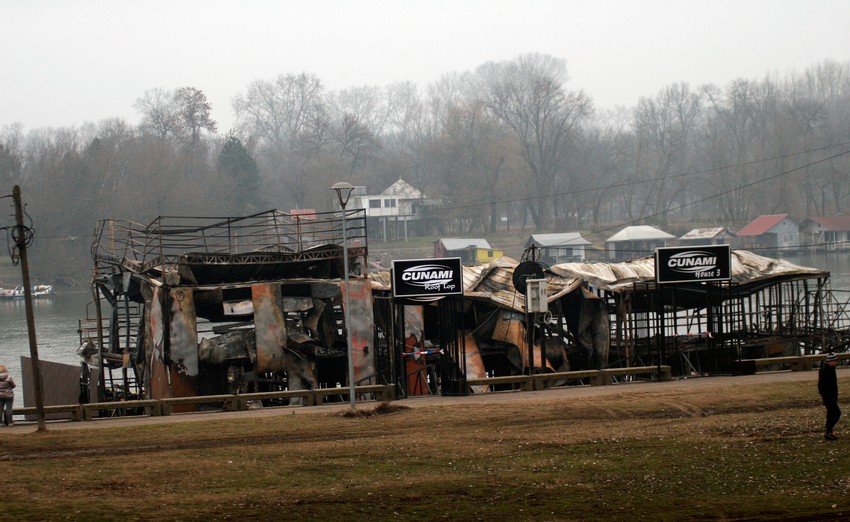 Izgoreli splavovi u Bloku 44