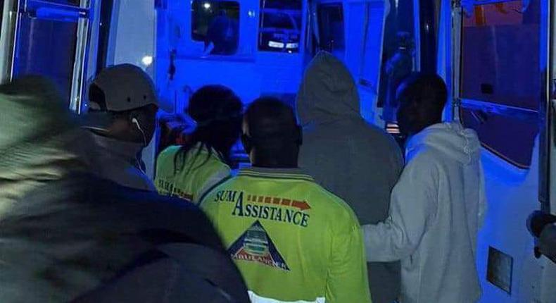 Ousmane Sonko récupéré chez lui par une ambulance de Suma Assistance, le 16 mars 2023.