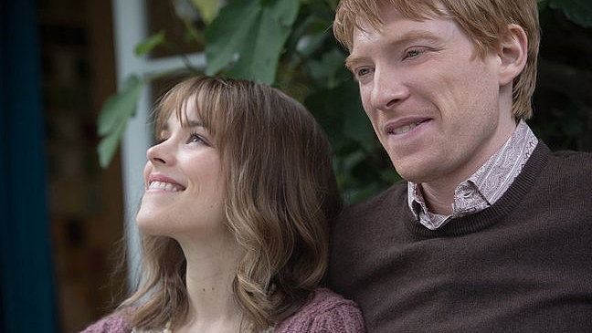 Rachel McAdams i Domhnall Gleeson w filmie "Czas na miłość" 