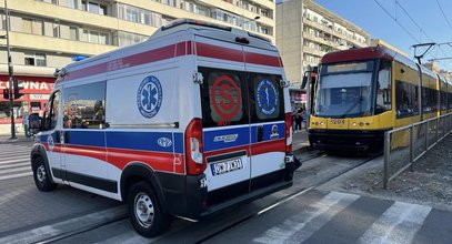 Szokująca napaść w tramwaju! 50-letni agresor wkrótce sam potrzebował pomocy