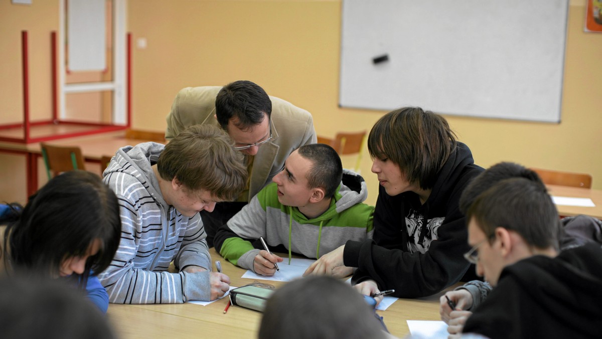 Władze Starachowic chcą połączyć trzy placówki oświatowe w jeden zespół - podaje Radio Kielce.