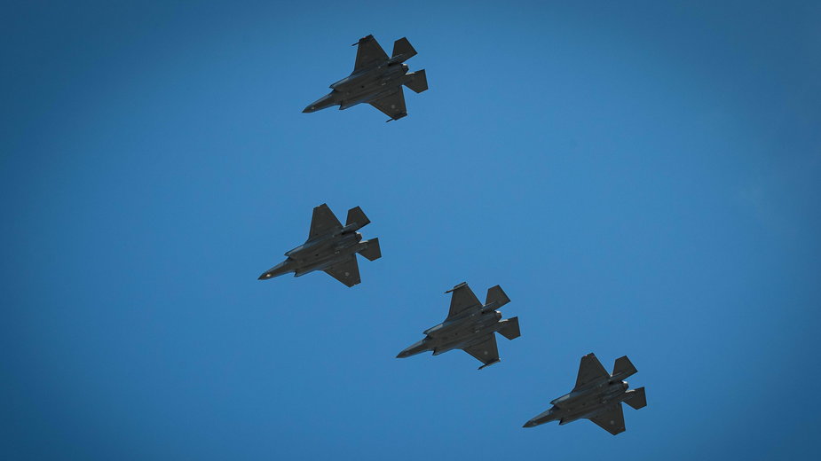 Natowskie myśliwce F-35 podczas obchodów Dnia Zwycięstwa w Oslo