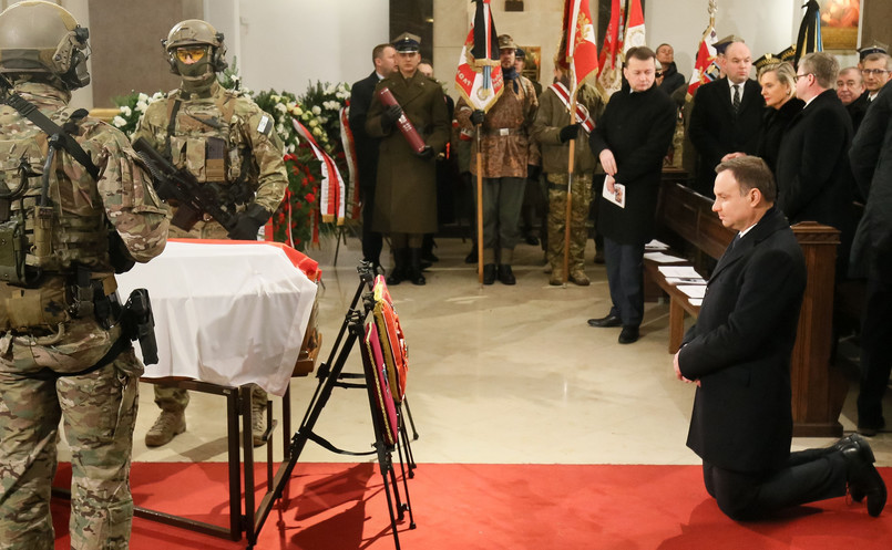 Prezydent Andrzej Duda w Katedrze Polowej WP w Warszawie, podczas uroczystości pogrzebowych Janusza "Gryfa" Brochwicza-Lewińskiego