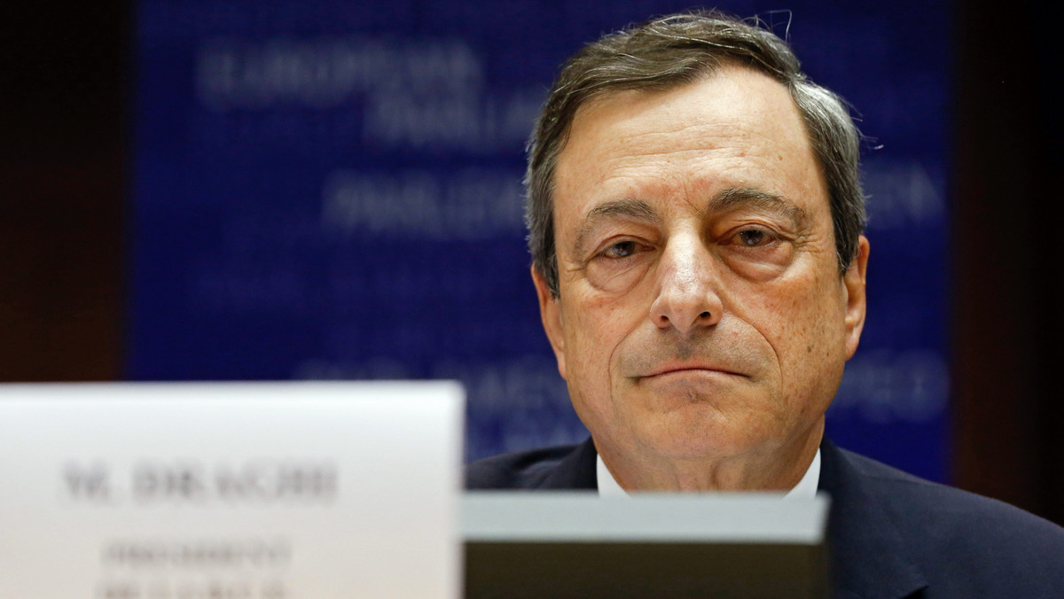 W dwa tygodnie po rozpoczęciu wartego 60 mld euro miesięcznie programu skupu obligacji (QE) szef Europejskiego Banku Centralnego Mario Draghi poinformował, że jego wdrażanie przebiega gładko. Jego zdaniem stopy inflacji powinny wzrosnąć pod koniec roku.