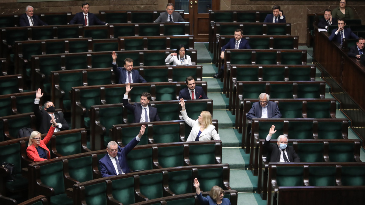 Sondaż partyjny. PiS na czele z 40 proc.