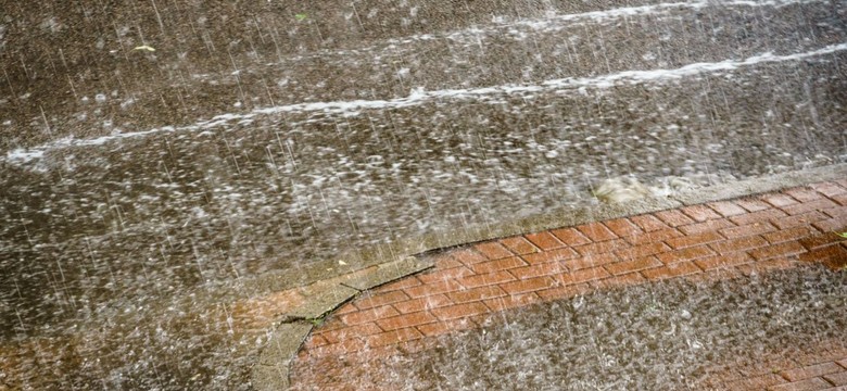 Ulewny deszcz, silny wiatr, a nawet grad. Prognoza pogody na sobotę, 6 września