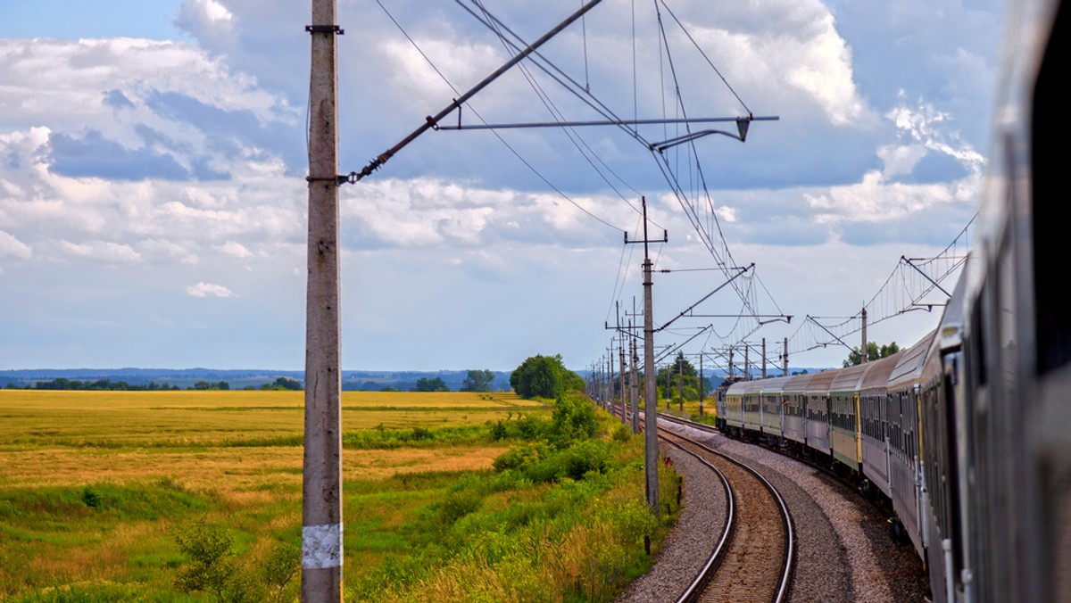 POLREGIO uruchamia dodatkowe połączenia na majówkę. Dodatkowo przygotował promocję, w ramach której już od 49 zł będzie można podróżować pociągami POLREGIO po całej Polsce. Największy przewoźnik pasażerski w Polsce zaprezentował specjalną ofertę na majówkę, dodatkowe pociągi, punkty informacyjne dla podróżnych – to tylko niektóre nowości, które czekają na pasażerów POLREGIO w najbliższym czasie w woj. Lubuskim.