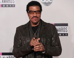 Lionel Richie śpiewa 'Hello' prosto z lodówki