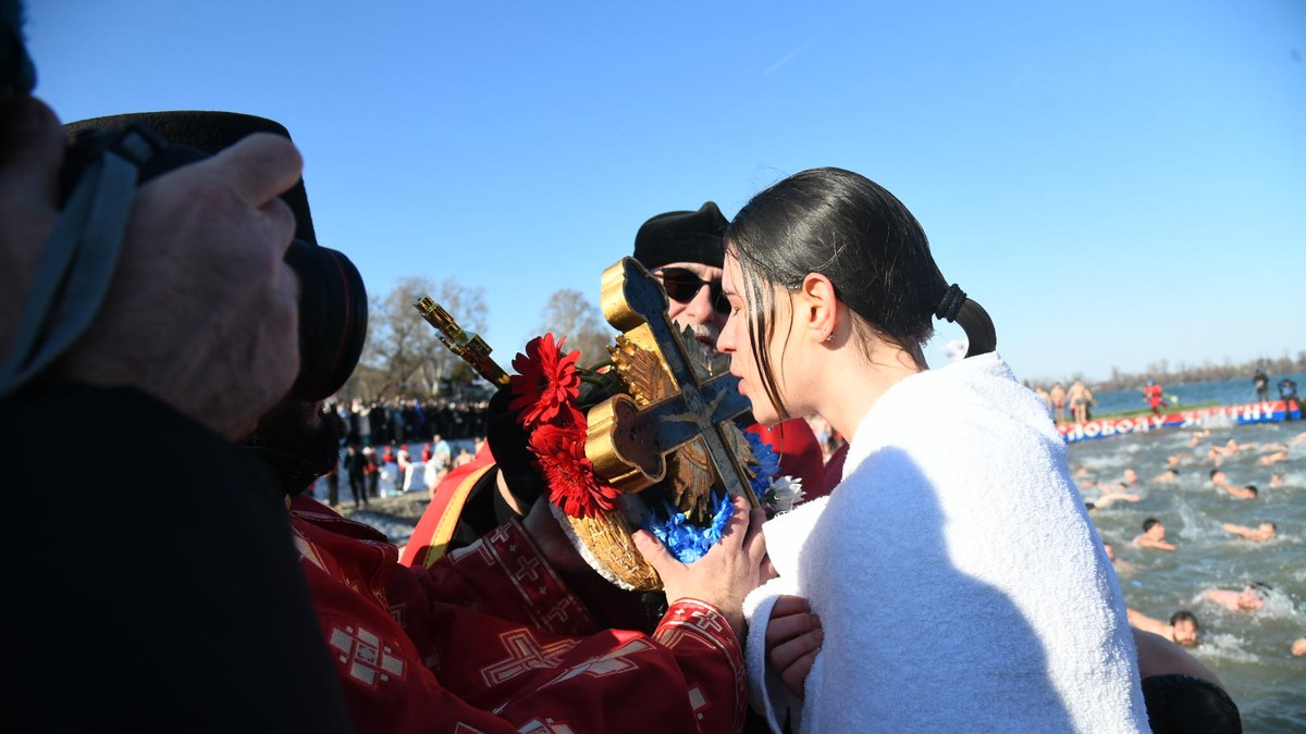 Maša prva do Časnog krsta na Bogojavljenje u Zemunu, Nela (60) najstarija u Nišu